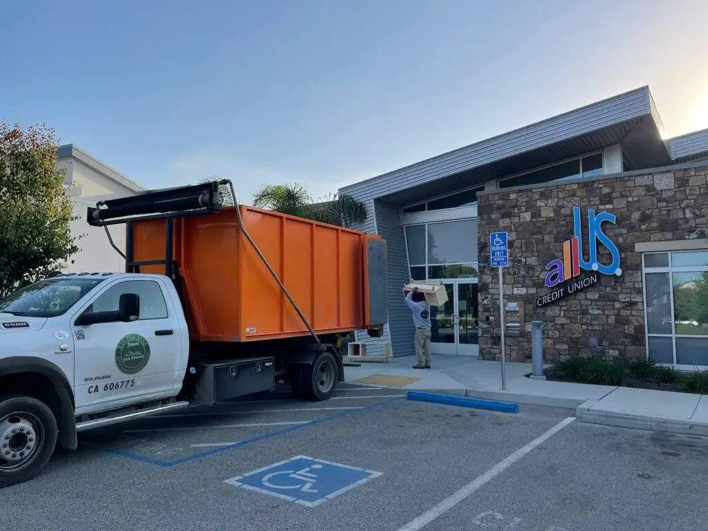 Professional commercial cleanout team in Grayslake, IL